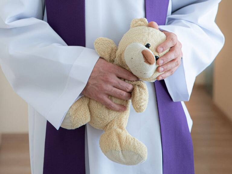 Abusados sexualmente 330 mil menores por sacerdotes en Francia