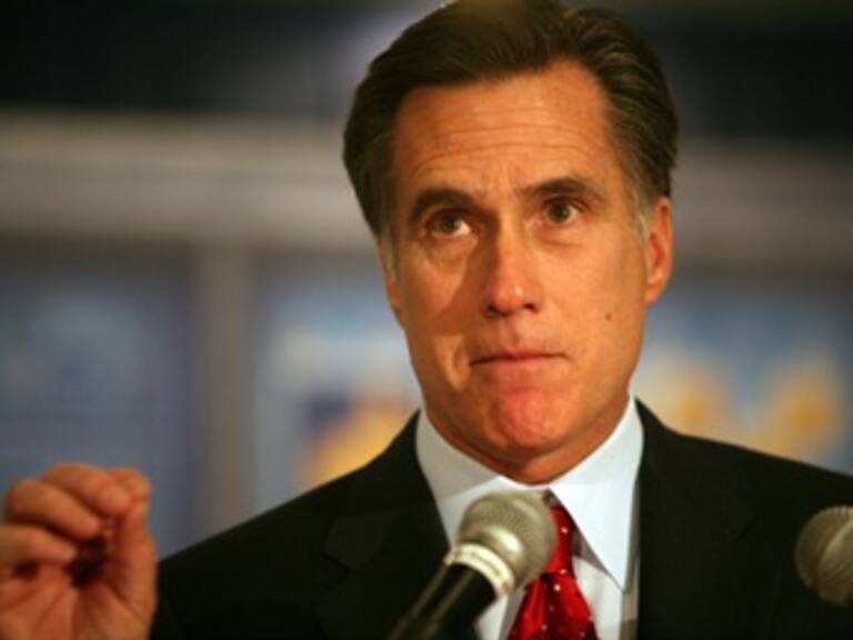 Arremete Mitt Romney contra inmigrantes