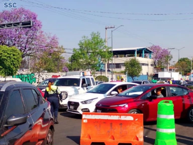Accidentes viales provocan retrasos en las salidas del Valle de México en este Jueves Santo.