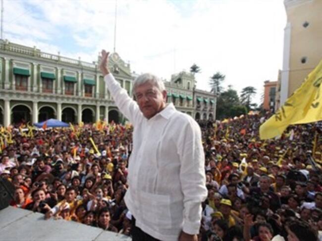 AMLO llama a Duarte a no comprar votos; califica de chiflados a los que votarán por el PRI