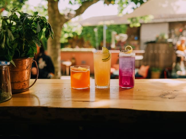 Las bebidas virales del verano que puedes preparar en casa: cinco con alcohol y cinco sin alcohol para refrescarte