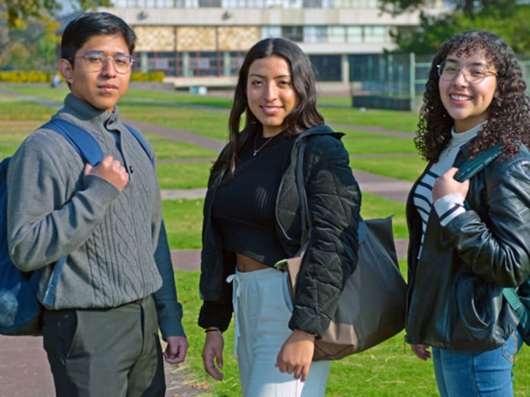 Para asegurar tu lugar, debes contar con un promedio mínimo de 7.0 en secundaria y presentar la evaluación correspondiente, ya que esta es la modalidad que debes escoger para hacer el examen a la UNAM al realizar el Registro ECOEMS 2026.