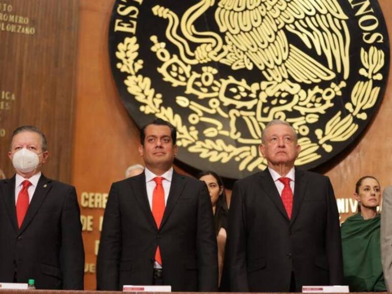 Conmemora AMLO aniversario de la Constitución