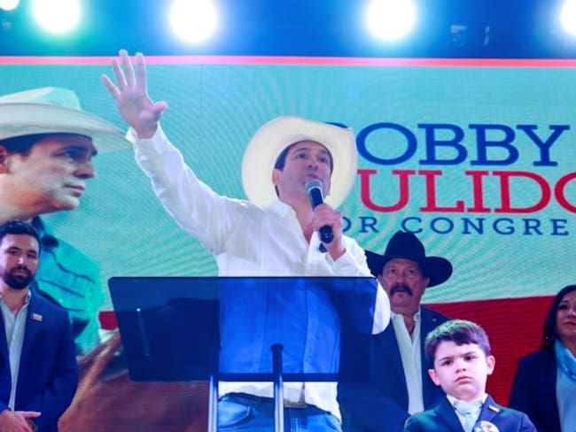 Bobby Pulido 2026: cantante gana primaria demócrata en Texas y va por el Congreso de EE.UU.