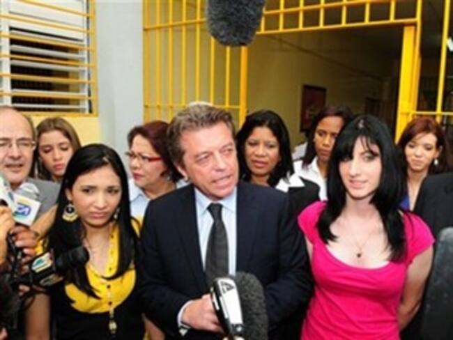 Liberan a dos francesas tras indulto en Dominicana