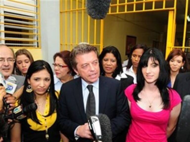 Liberan a dos francesas tras indulto en Dominicana