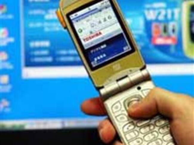 Rastrea EU a miles de personas vía celular sin orden judicial: WSJ