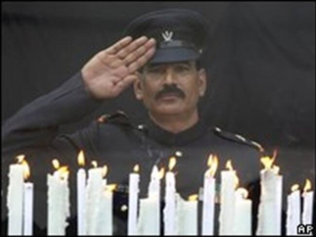 India recuerda a víctimas de atentados en Bombay