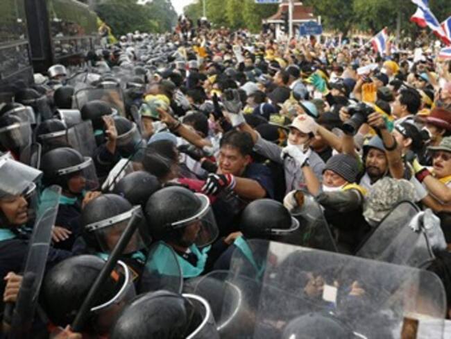 Tailandia: Manifestantes ingresan en la sede de la Policía y Casa del Gobierno en Bangkok