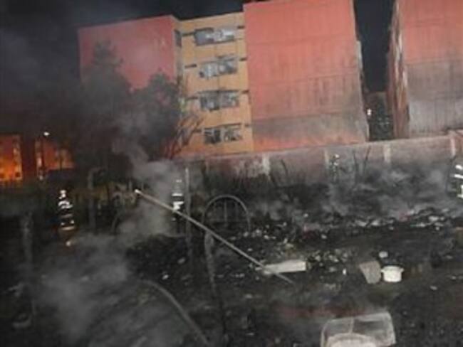 Mueren dos menores en incendio en Iztapalapa