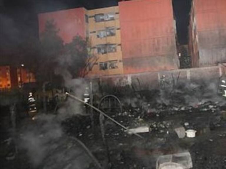 Mueren dos menores en incendio en Iztapalapa