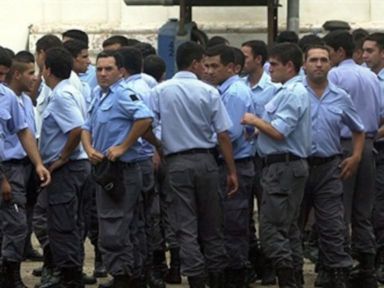 Consiguen policías de Cuernavaca aumento salarial con manifestación