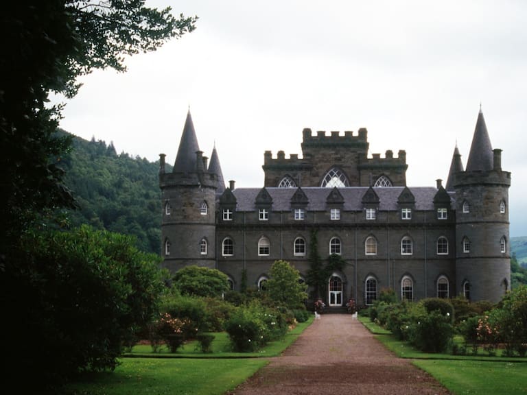 Podrías tener un castillo en Escocia, si tu apellido aparece en esta lista