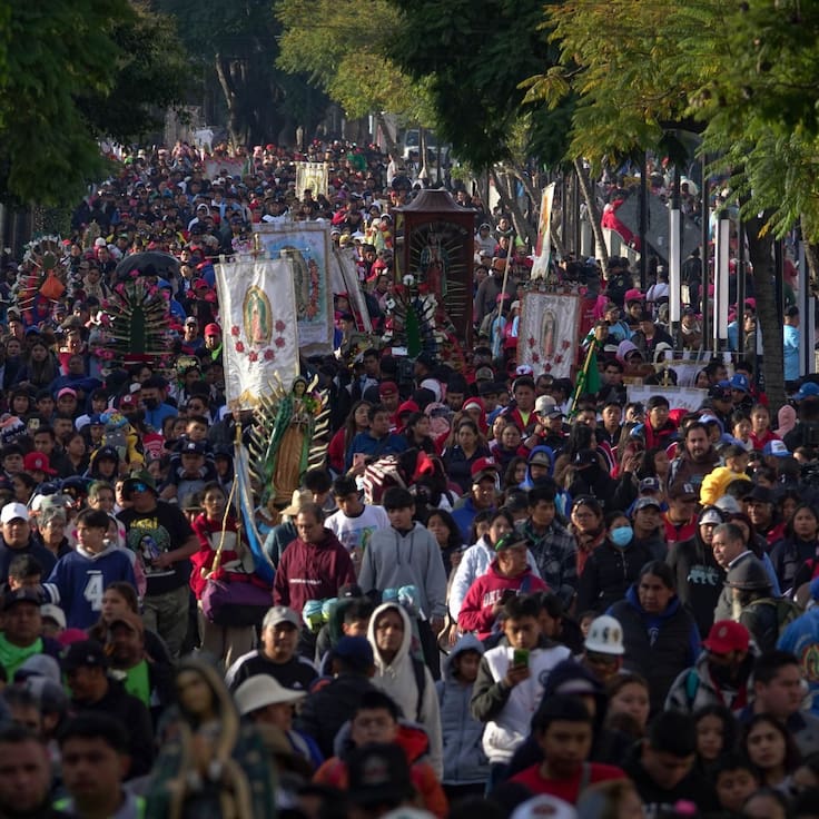 A unas horas de los festejos guadalupanos inicia la llegada de miles de peregrinos a la Basílica