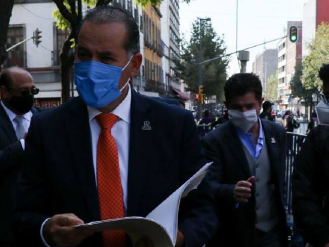 No nos gusta que Gatell diga que no podemos comprar vacunas: Martín Orozco