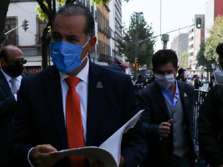 No nos gusta que Gatell diga que no podemos comprar vacunas: Martín Orozco