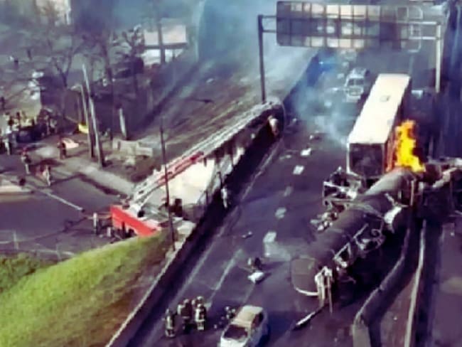 Explota camión con gas en Chile: Video muestra el momento en que una bola de fuego cubre casas y autos