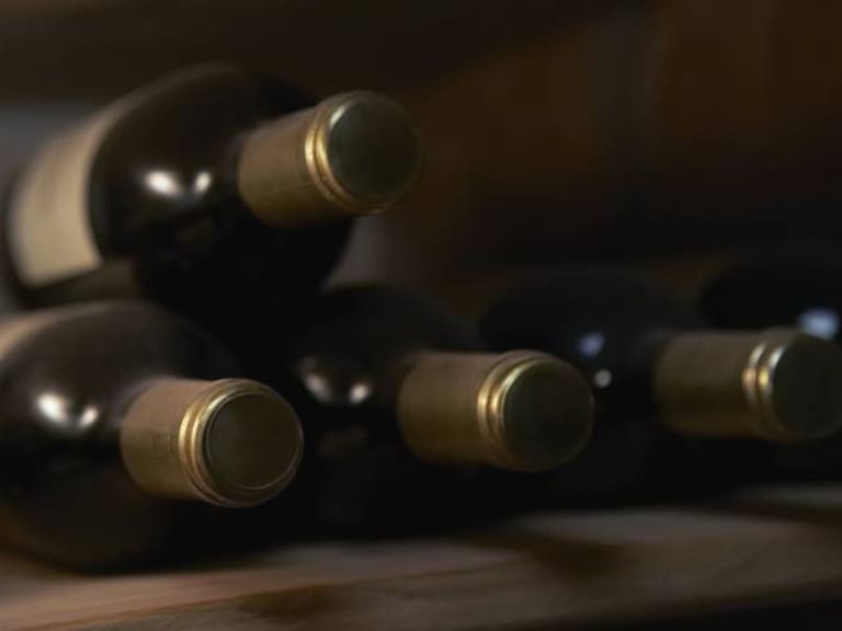 Serán subastadas tres botellas de vino de 1774 en Francia
