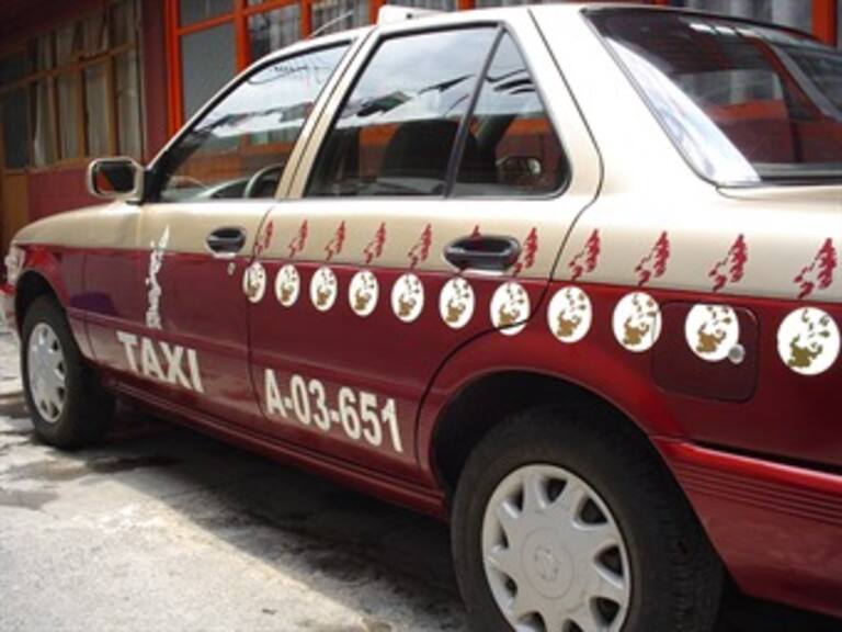 Detienen a taxista por intentar privar de la libertad a pasajera