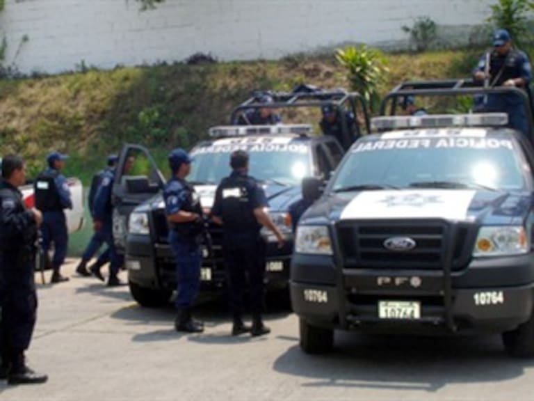 Atacan comandancias policiacas en 5 ciudades de Michoacán