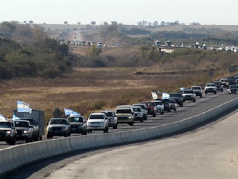 Bloquean narcos autopista Monterrey-Cadereyta