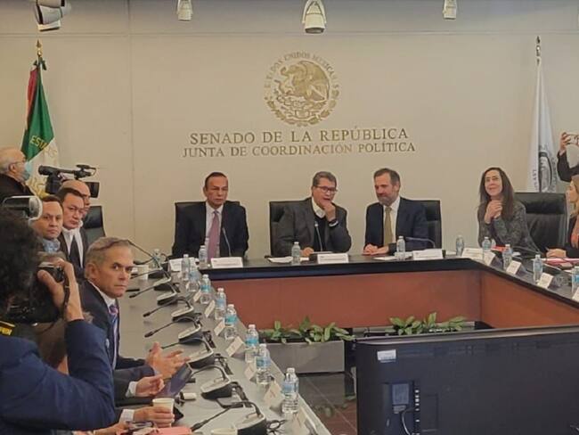 Inicia reunión entre senadores y consejeros del INE para analizar Plan B