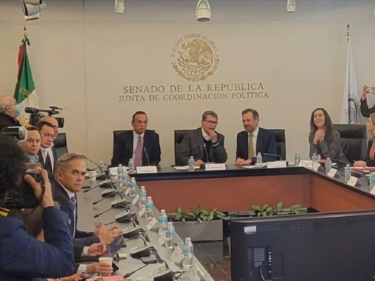 Inicia reunión entre senadores y consejeros del INE para analizar Plan B