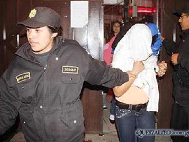 Detienen a tratantes de menores en la frontera sur