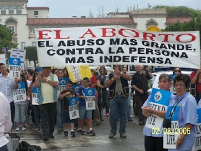 Desafían miles bajas temperaturas para protestar contra aborto en EUA