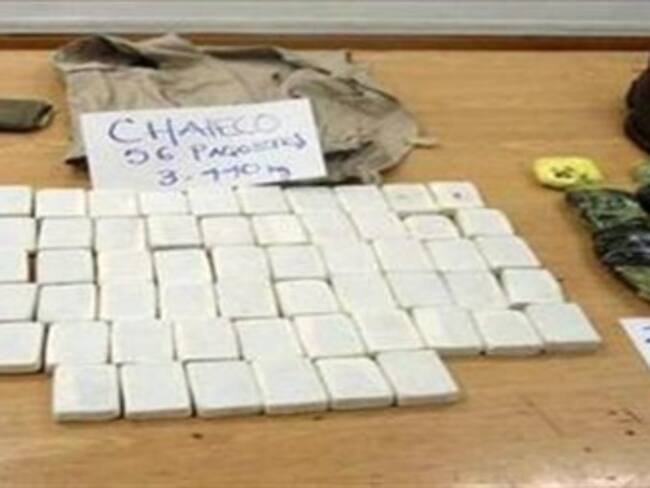 Detienen a mujer con cargamento de heroína valuada en 1.3 mdd