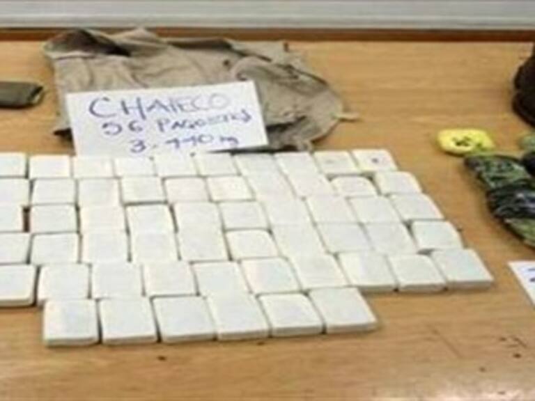 Detienen a mujer con cargamento de heroína valuada en 1.3 mdd