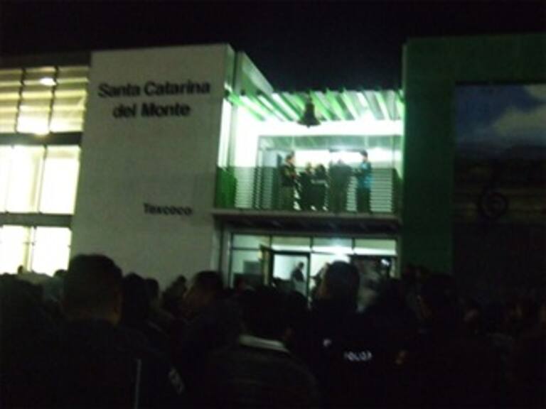 Salvan a presuntos asaltantes de ser linchados en Texcoco