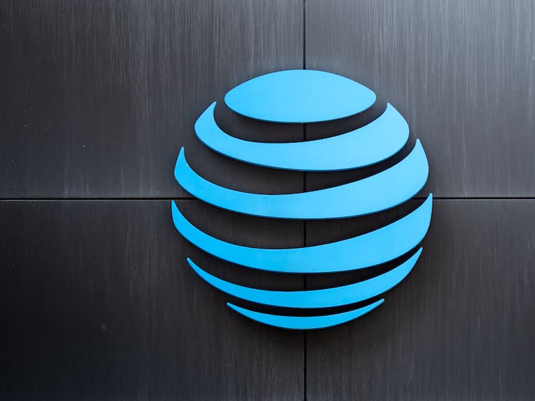 Televisa y Fintech adquieren AT&T México en una operación multimillonaria.