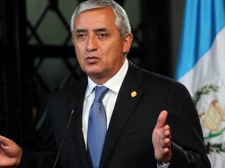 Álvaro Uribe descalifica acciones de paz del presidente de Guatemala