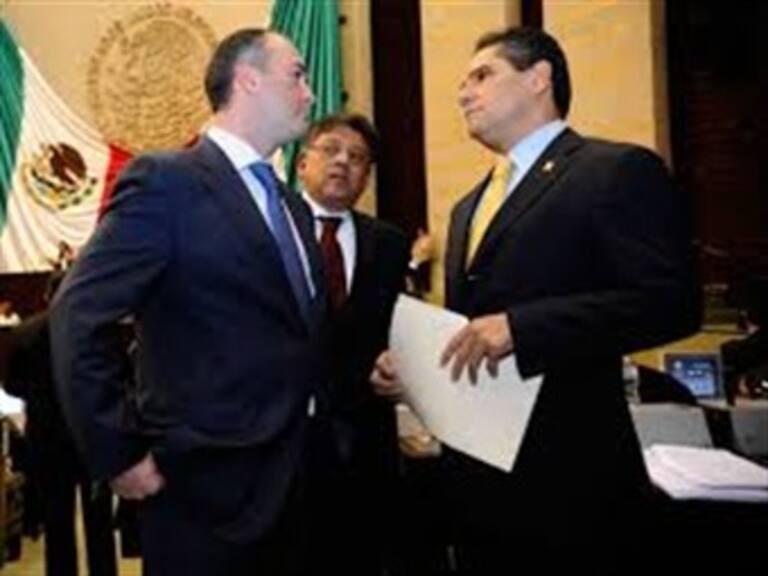 Entregan PAN, PRD y PT solicitud de Juicio Político contra Robles y Duarte