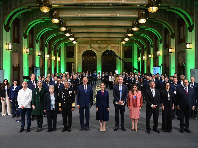 La presidenta Claudia Sheinbaum se reunió con integrantes del Foro Económico Mundial, así como con empresarios.