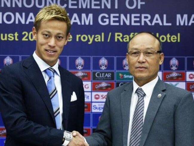 Honda será entrenador y jugador