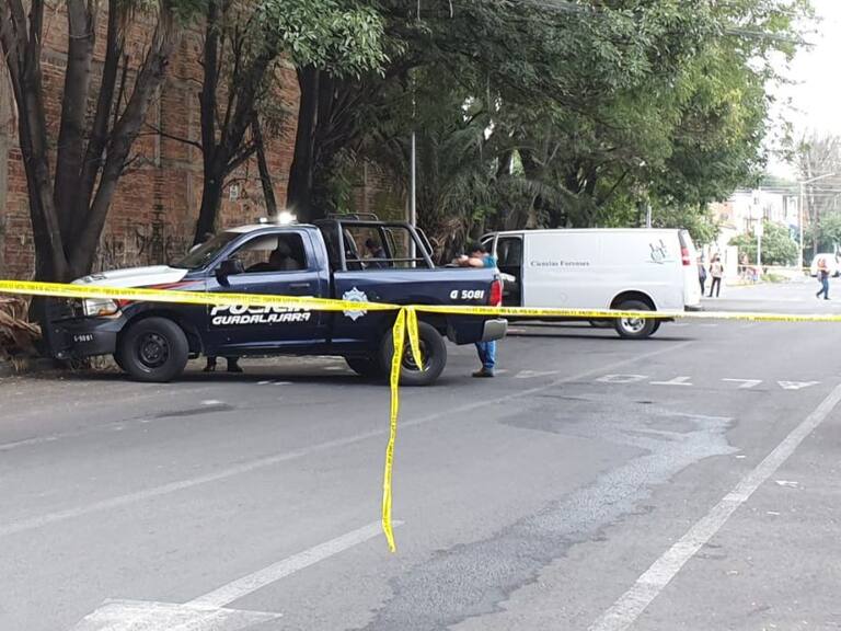 Prenden fuego al cuerpo de una mujer en calles de Guadalajara