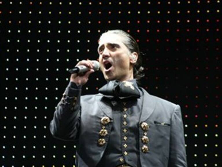 Inicia Alejandro Fernández celebración por 20 años de carrera