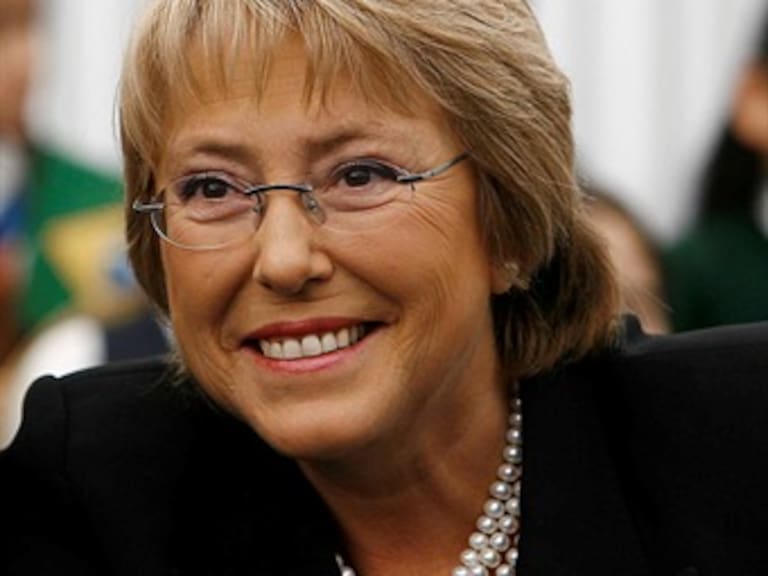 Anuncia Bachelet que se postulará a Presidencia de Chile