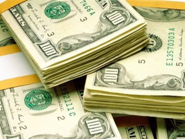 Termina dólar en 14.21 pesos en bancos del país