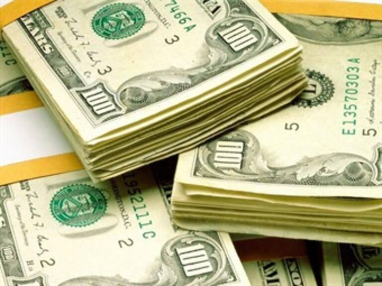 Termina dólar en 14.21 pesos en bancos del país