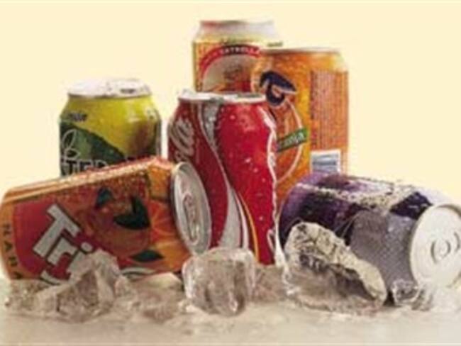 ¿Sabes cuántas calorías tiene una lata de refresco?