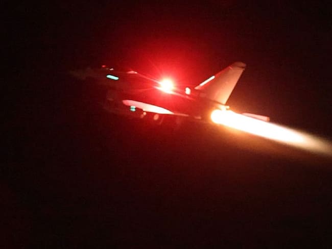 EEUU y Reino Unido atacan Yemen, por asaltos a buques mercantes