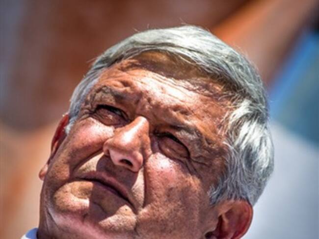 Reitera AMLO emplazamiento a Calderón