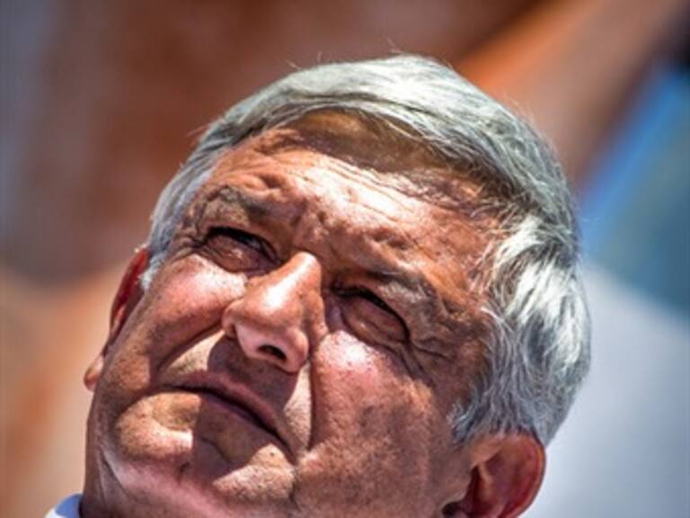Reitera AMLO emplazamiento a Calderón