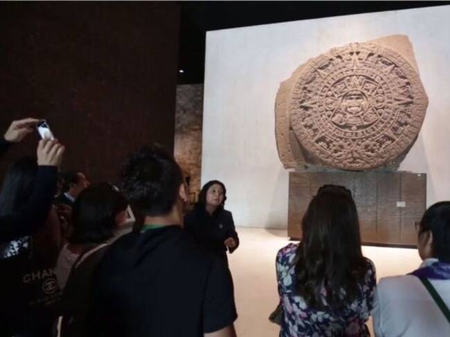 Personalidades del futbol mundial recorren el Museo de Antropología