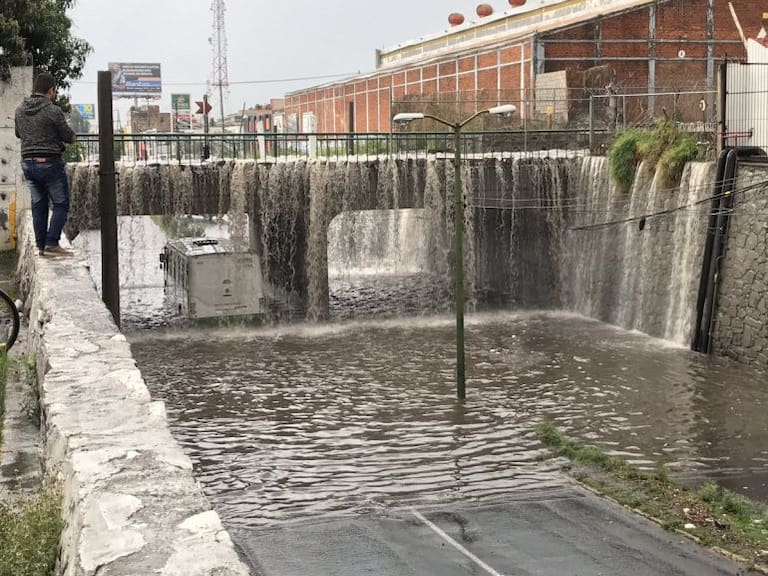 Lluvia causa severas inundaciones en la ciudad