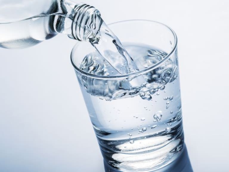 ¿Sabías que puedes congelar una botella de agua en un instante?