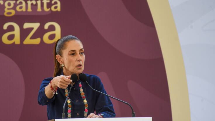 Sheinbaum destaca a maestros y entrega apoyos de la Beca Rita Cetina